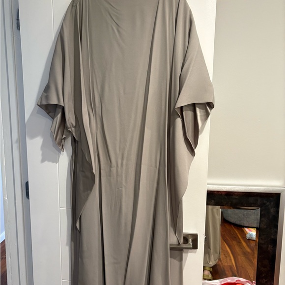 Taller Marmo
Women's Green leggera Cape-effect Crepe Gown - Picture 9 of 9